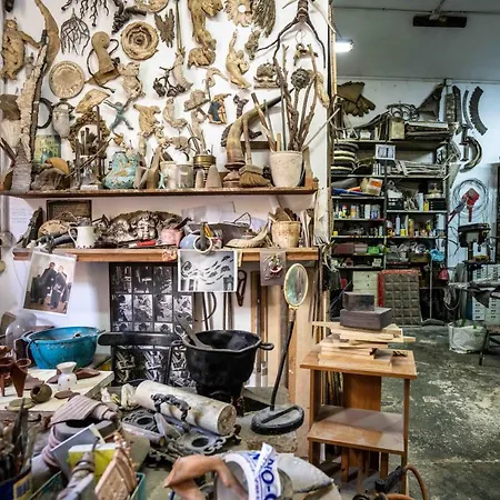 לינה וארוחת בוקר Atelier Ines Arts & 4*