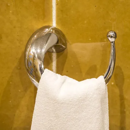 לינה וארוחת בוקר Atelier Ines Arts & 4*